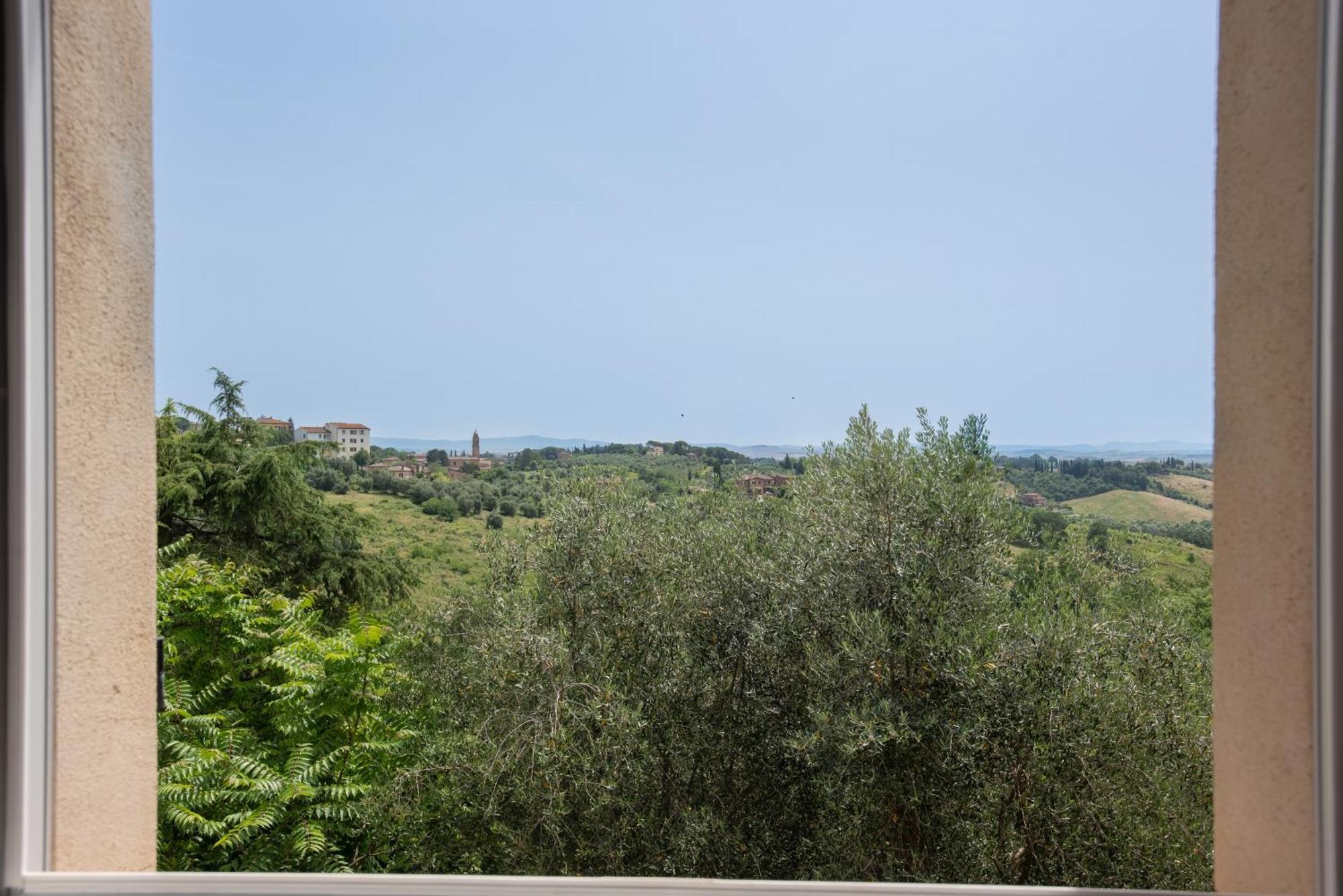 Porta Romana Elegant Apartments With Private Parking! Siena Bagian luar foto