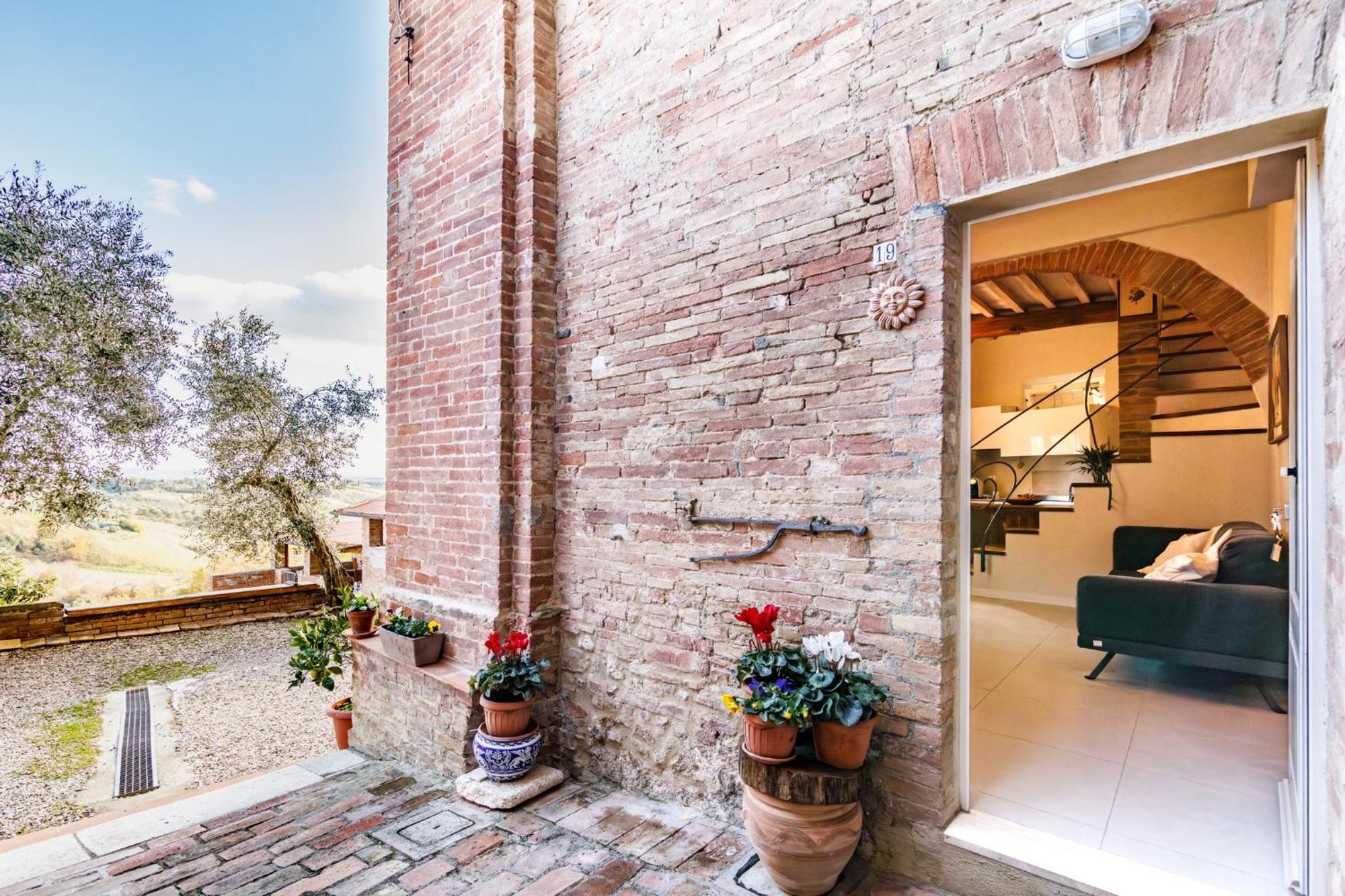 Porta Romana Elegant Apartments With Private Parking! Siena Bagian luar foto